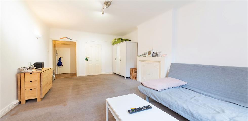 			HEATING and HOT WATER INCLUDED, 1 Bedroom, 1 bath, 1 reception Apartment			 Mortimer Crescent , MAIDA VALE/ST JOHNS WOOD